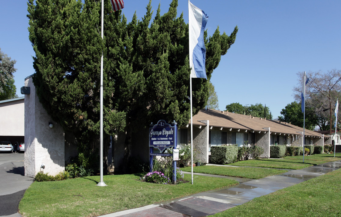 Jurupa Royale in Riverside, CA - Foto de edificio