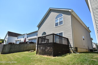 3921 Pinoak View Ct in Louisville, KY - Building Photo - Building Photo