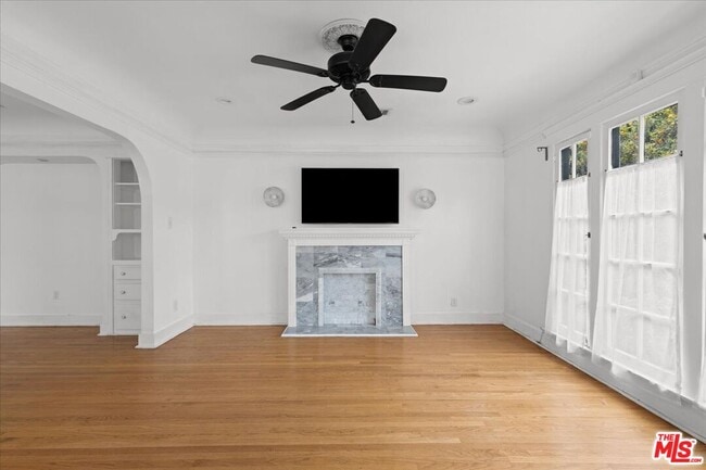 1018 Havenhurst Dr in West Hollywood, CA - Building Photo - Building Photo