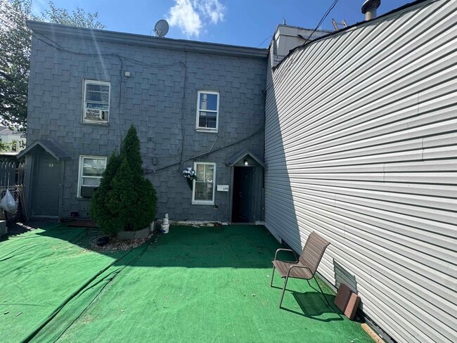 property at 423 4th St