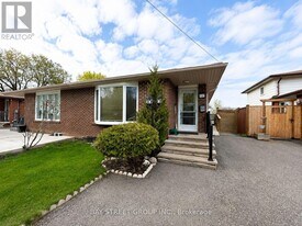 137 Bonham Blvd in Mississauga, ON - Building Photo