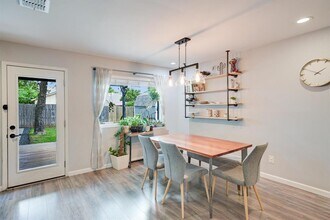 11105 Jordan Ln in Austin, TX - Building Photo - Building Photo