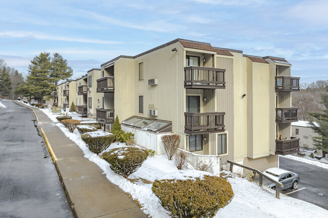 Mill Pond Village in Hamden, CT - Building Photo - Building Photo