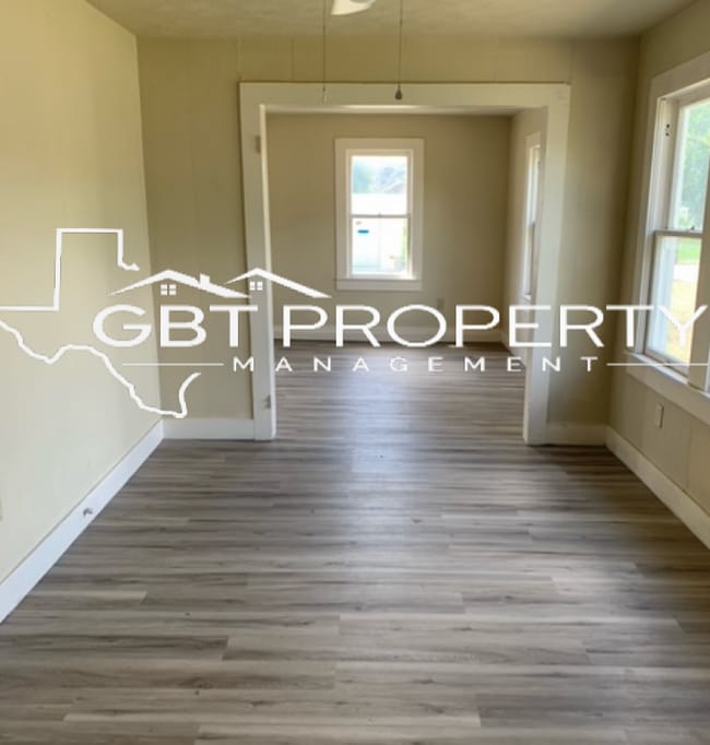 1108 E Lee Ave in Kingsville, TX - Building Photo - Building Photo