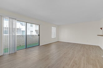 1422 Rock Glen Ave, Unit 214 in Glendale, CA - Building Photo - Building Photo