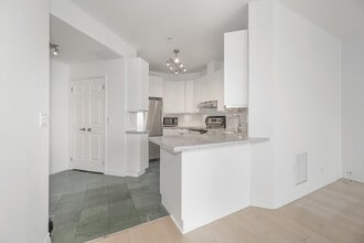 980 Yonge St in Toronto, ON - Building Photo - Building Photo