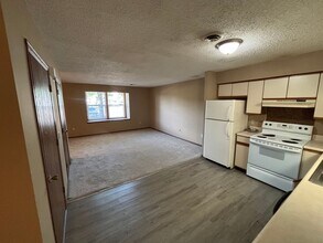 2542 Candlecrest Cir in Manhattan, KS - Building Photo - Building Photo