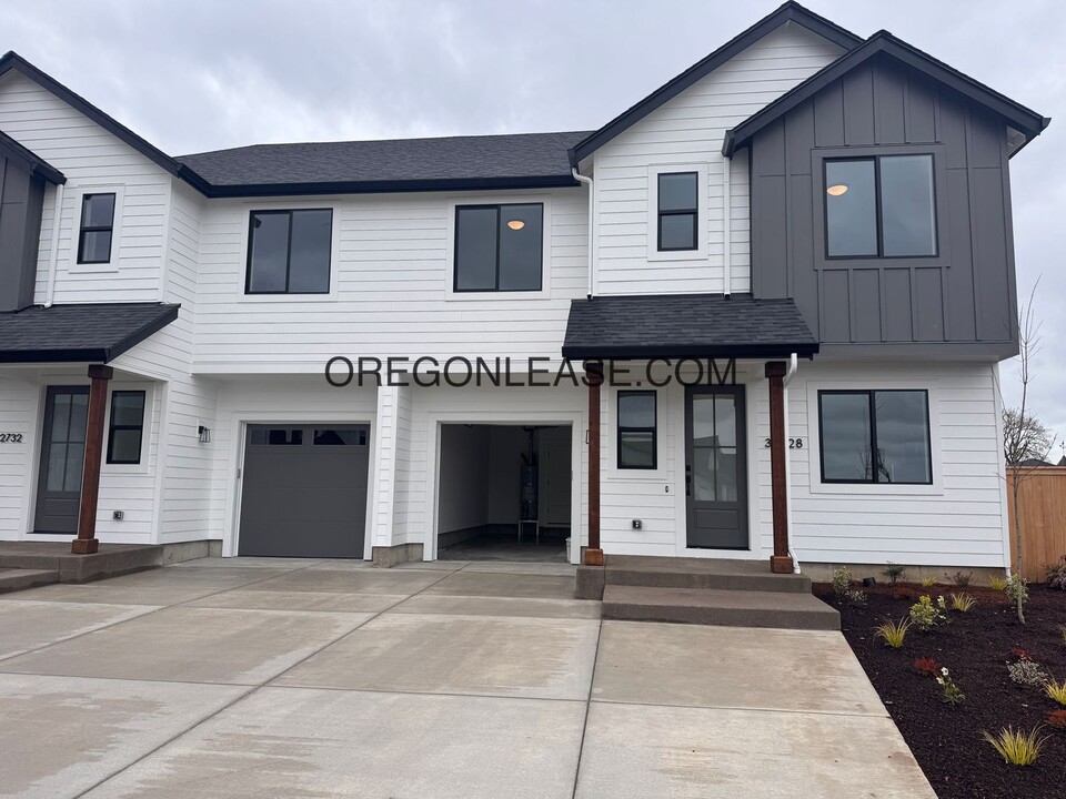 32732 Coburg Crk Rd in Eugene, OR - Building Photo