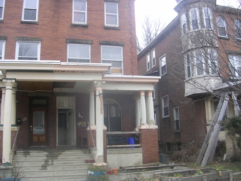 4913 Warrington Ave in Philadelphia, PA - Foto de edificio - Building Photo