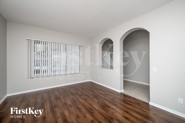 10748 Pictorial Park Dr in Tampa, FL - Building Photo - Building Photo