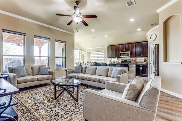 307 Eden Dr in Fate, TX - Foto de edificio