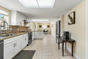 123 NW 6th Ave in Delray Beach, FL - Building Photo