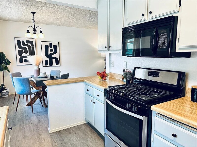 5827 Bowcroft St in Los Angeles, CA - Building Photo