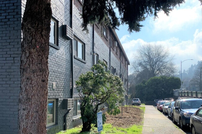 Watergate Apartments in Portland, OR - Building Photo - Building Photo