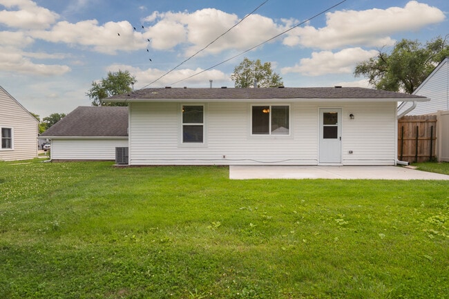 6 E Briarwood Dr in Streamwood, IL - Building Photo - Building Photo