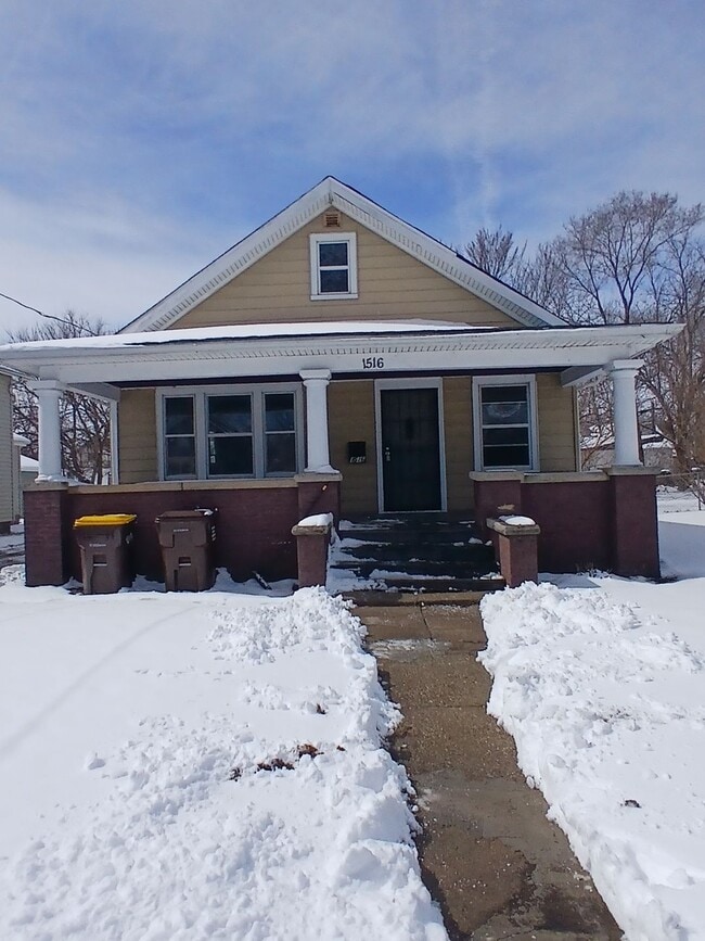 property at 1516 Price St