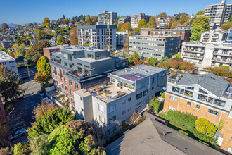 Hillside House Apartments in Seattle, WA - Building Photo - Building Photo