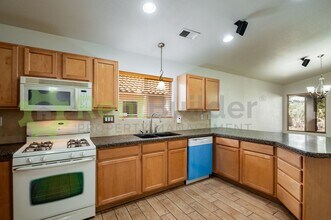 4523 Los Valles Dr NW in Albuquerque, NM - Building Photo - Building Photo