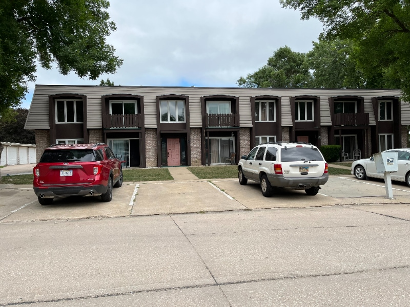 1710 H St in Fairbury, NE - Building Photo