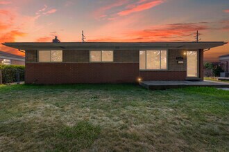32447 Hawthorne Dr in Warren, MI - Foto de edificio - Building Photo