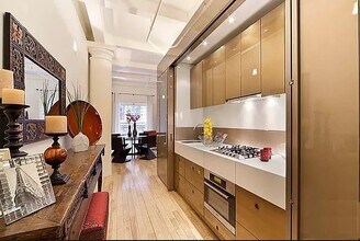 16 W 19th St in New York, NY - Building Photo - Building Photo