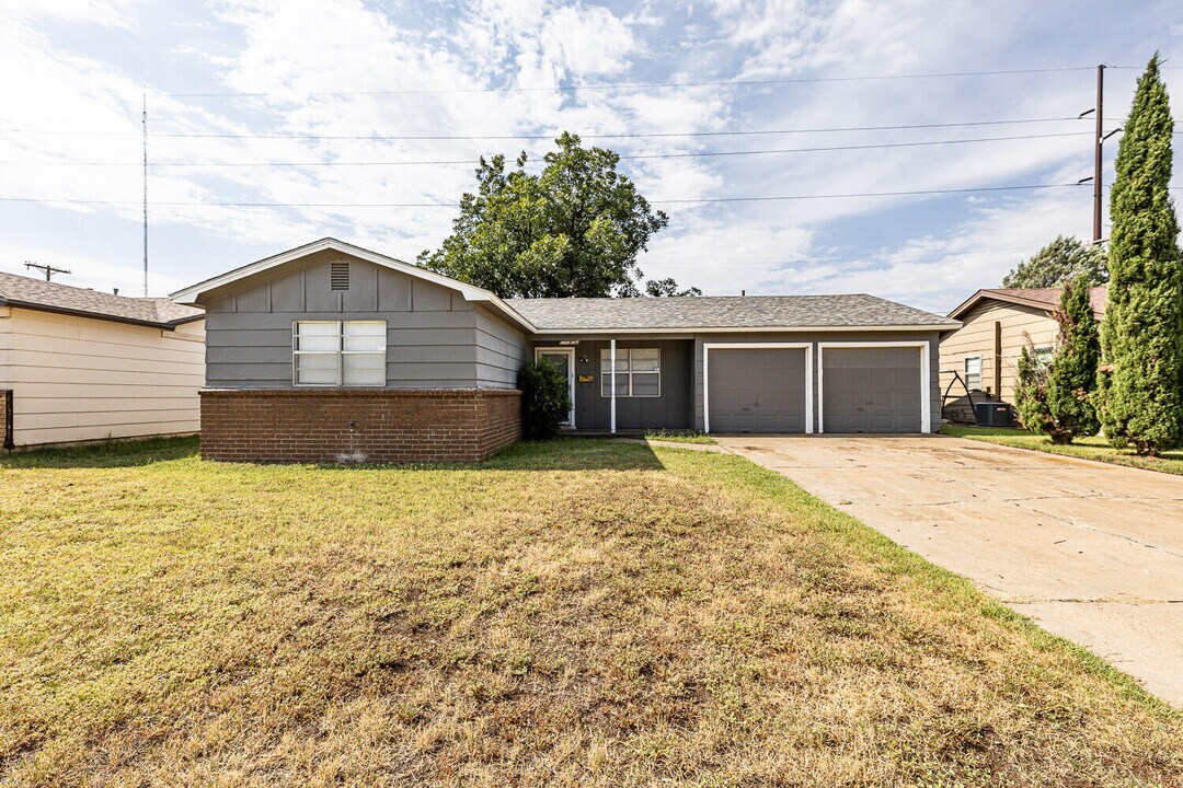 2529 71st St in Lubbock, TX - Building Photo