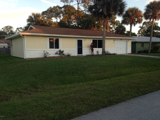 153 Bayamo Ave NE in Palm Bay, FL - Building Photo - Building Photo