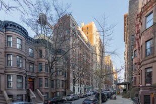 305 W 104th St in New York, NY - Building Photo