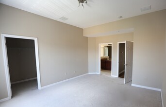 3704 Avalon Park East Blvd in Orlando, FL - Building Photo - Building Photo