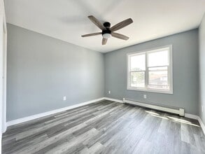 728 E Main St in Welland, ON - Building Photo - Building Photo