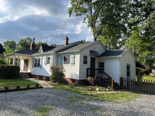 1514 Greenville Hwy in Hendersonville, NC - Building Photo - Building Photo