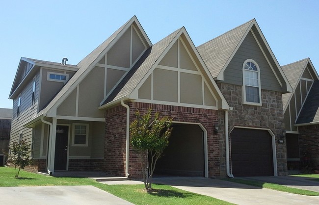 Sydney Court Townhomes in Tulsa, OK - Building Photo - Building Photo