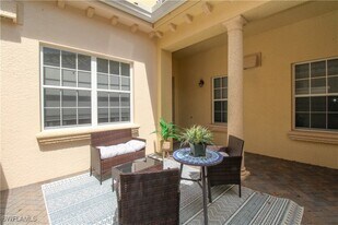 2713 Callista Ct in Naples, FL - Building Photo