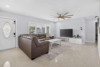 1123 SE 2nd Ave in Deerfield Beach, FL - Building Photo - Building Photo