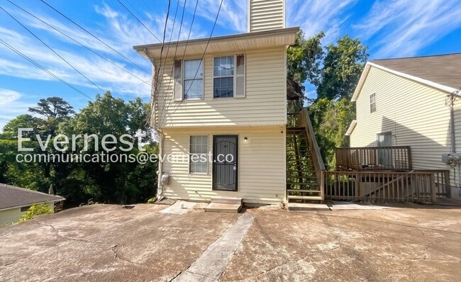 property at 3392 Shadowlawn Dr