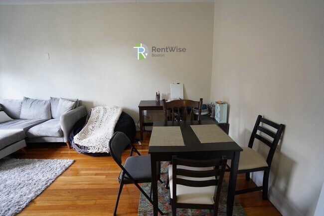 1800 Commonwealth Ave in Boston, MA - Building Photo - Building Photo