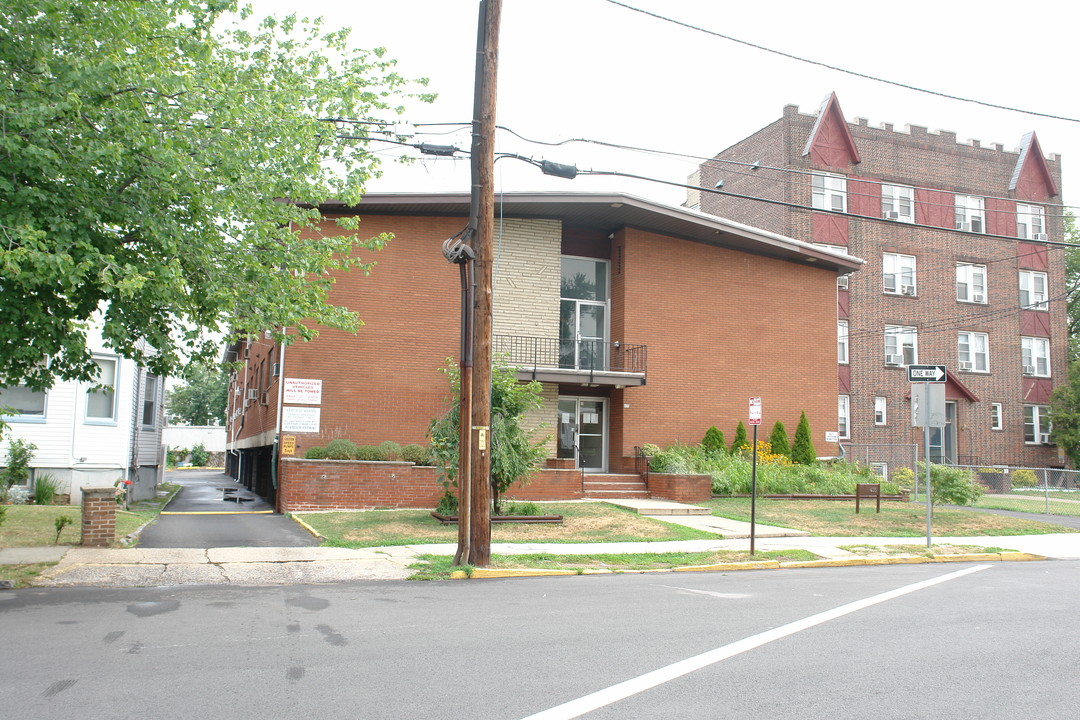 Garden State Apartments in Elizabeth, NJ - Building Photo