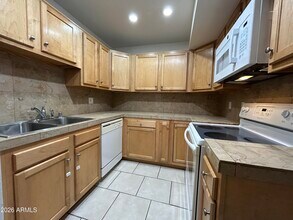 12440 N 20th St in Phoenix, AZ - Building Photo - Building Photo