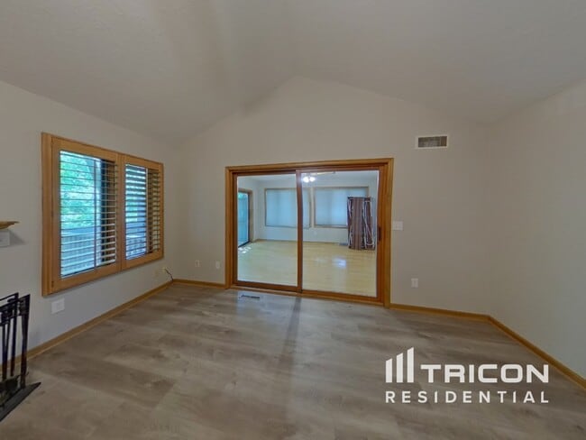 16740 N Manor Rd in Eden Prairie, MN - Building Photo - Building Photo