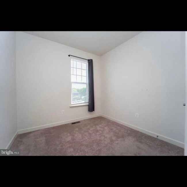 7206 Wood Pond Cir in Lanham, MD - Foto de edificio - Building Photo