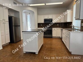 679 W Lisbon Ln in Clovis, CA - Building Photo - Building Photo