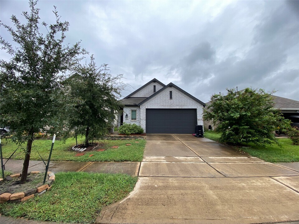 5079 Klein Orchard Dr in Houston, TX - Foto de edificio
