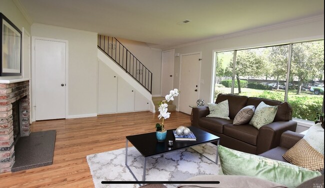322 Gate Way in Santa Rosa, CA - Foto de edificio - Building Photo