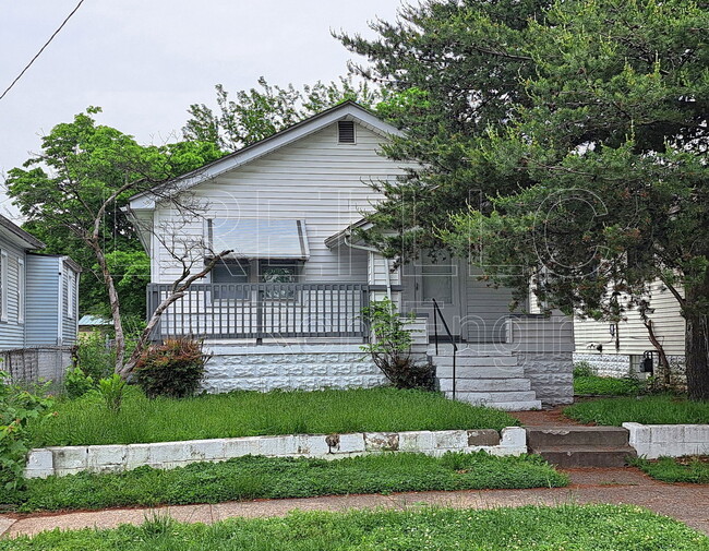 property at 735 Iowa Ave