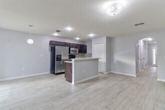4441 Ashburn Square Dr in Tampa, FL - Building Photo - Building Photo