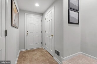 45609 Grand Central Sq in Sterling, VA - Building Photo - Building Photo