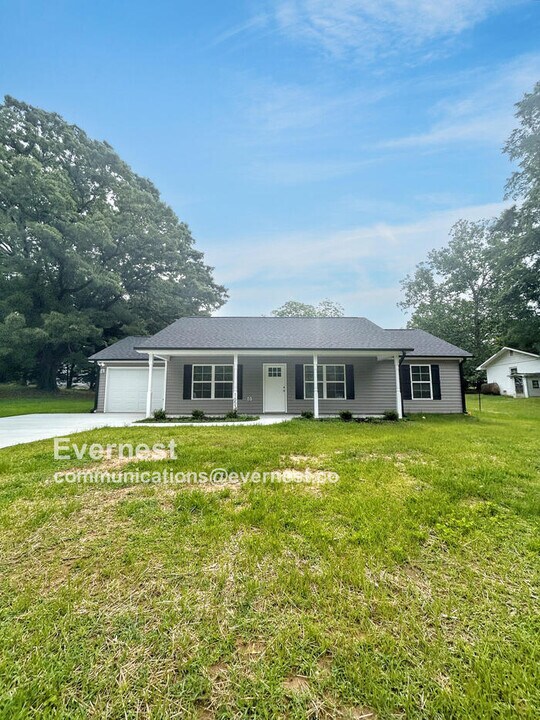 1653 Reynolds Forest Dr in Winston-Salem, NC - Building Photo