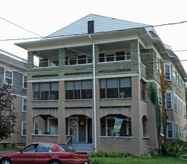 roosvelt properties in Endicott, NY - Foto de edificio - Building Photo