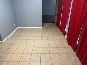 7813 S Gessner Rd in Houston, TX - Building Photo - Building Photo