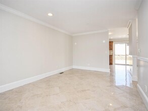 24 Sintsink Dr W in Port Washington, NY - Building Photo - Building Photo